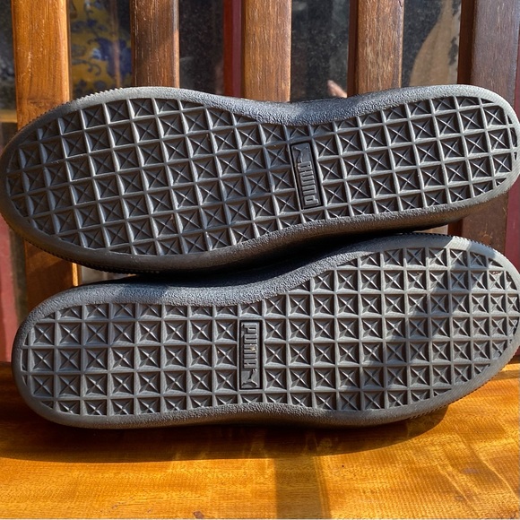 Puma Vikky Black Suede Platform Sneaker, Patent Leather & Gold Detailing, Size 8 - Picture 5 of 11